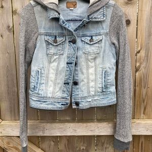 American Eagle Distressed Denim Jean Jacket small
